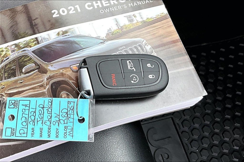 Used 2021 Jeep Cherokee Trailhawk w/ Sun, Sound & Nav Group AWD/4WD image 32