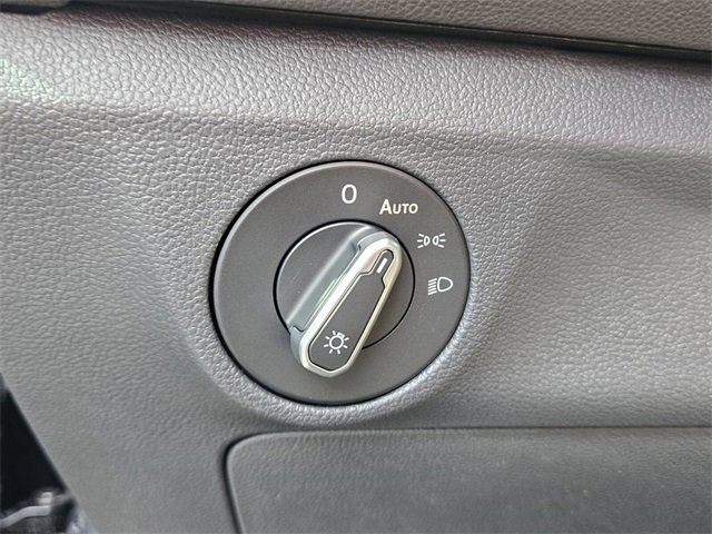 Used 2025 Volkswagen Jetta Sport image 25