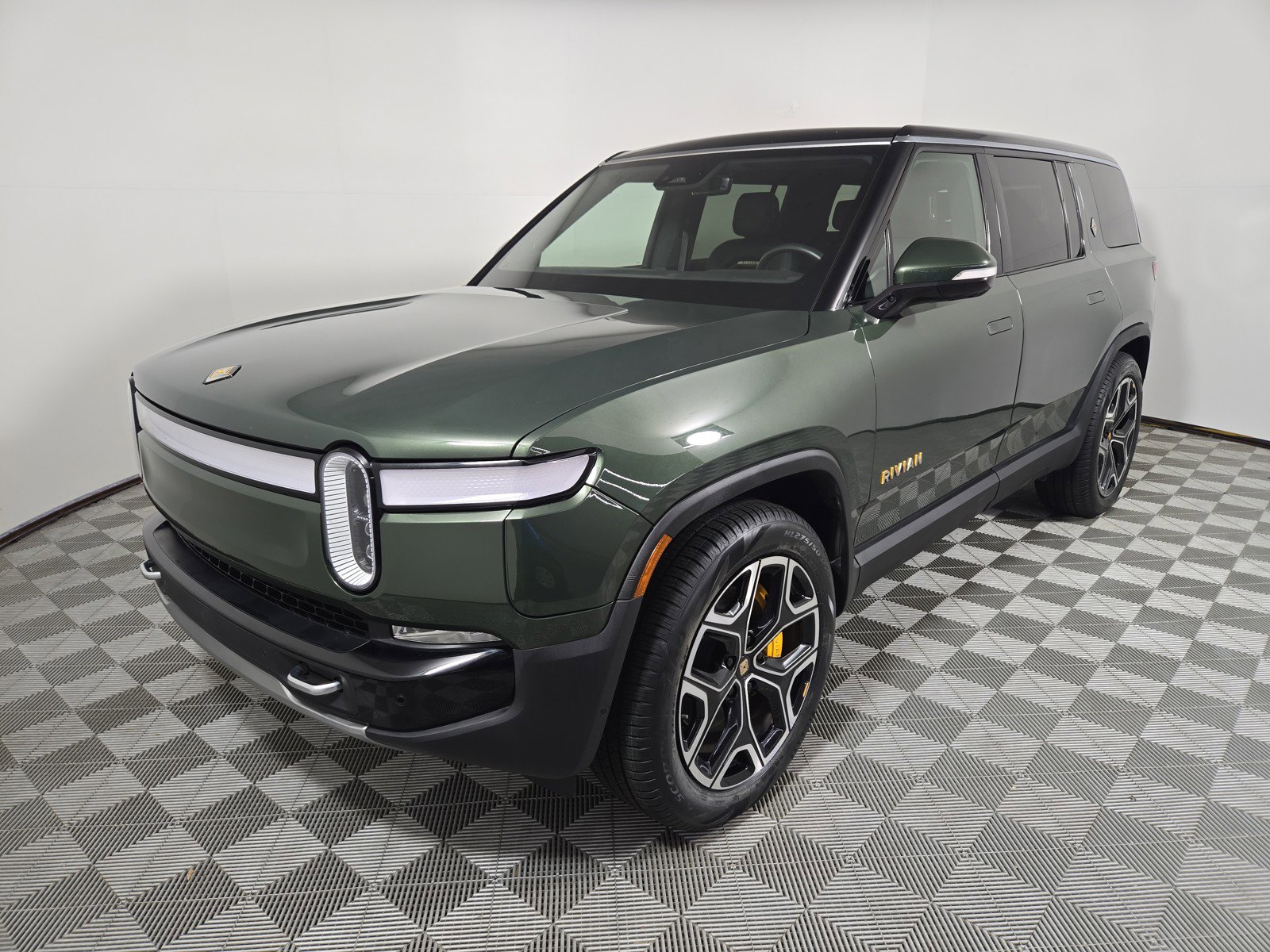 Used 2022 Rivian R1S Launch Edition image 1