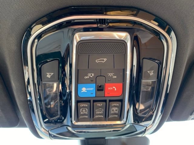 Used 2022 Jeep Grand Cherokee Summit w/ Adv Protech Group IV AWD/4WD image 18