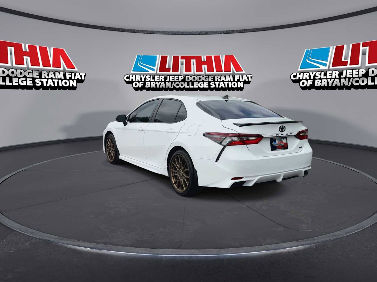 Used 2023 Toyota Camry SE image 6