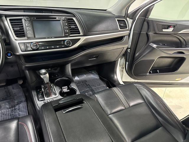 Used 2019 Toyota Highlander SE AWD/4WD image 26
