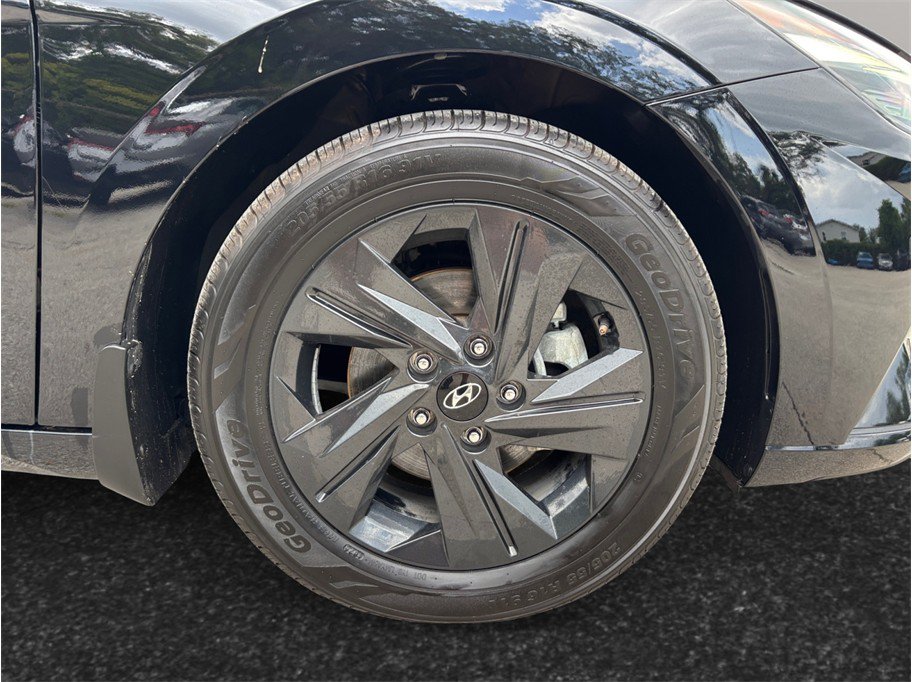 Used 2023 Hyundai Elantra SEL FWD image 13