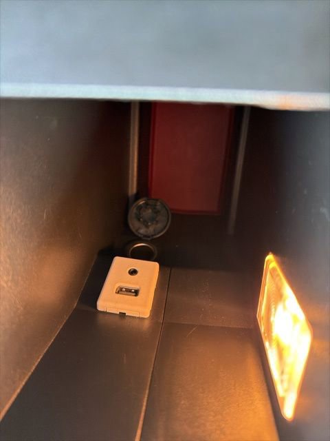 Used 2017 Chevrolet Equinox Premier w/ Enhanced Convenience Package image 33