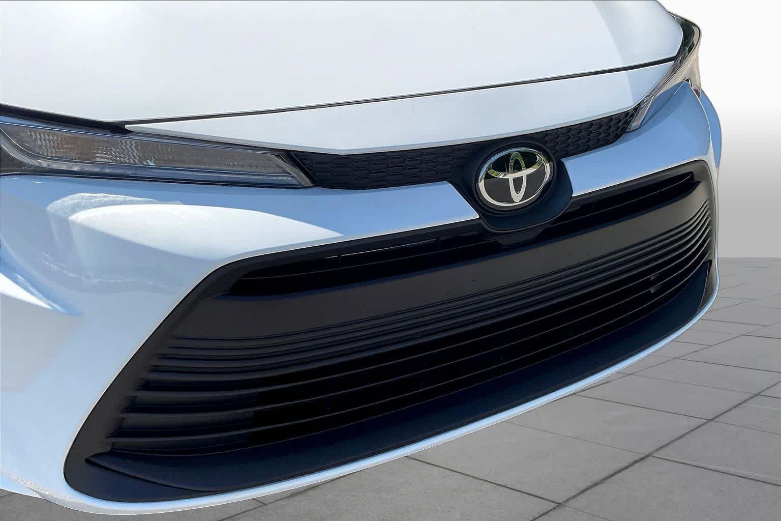 Used 2026 Toyota Corolla LE FWD image 28