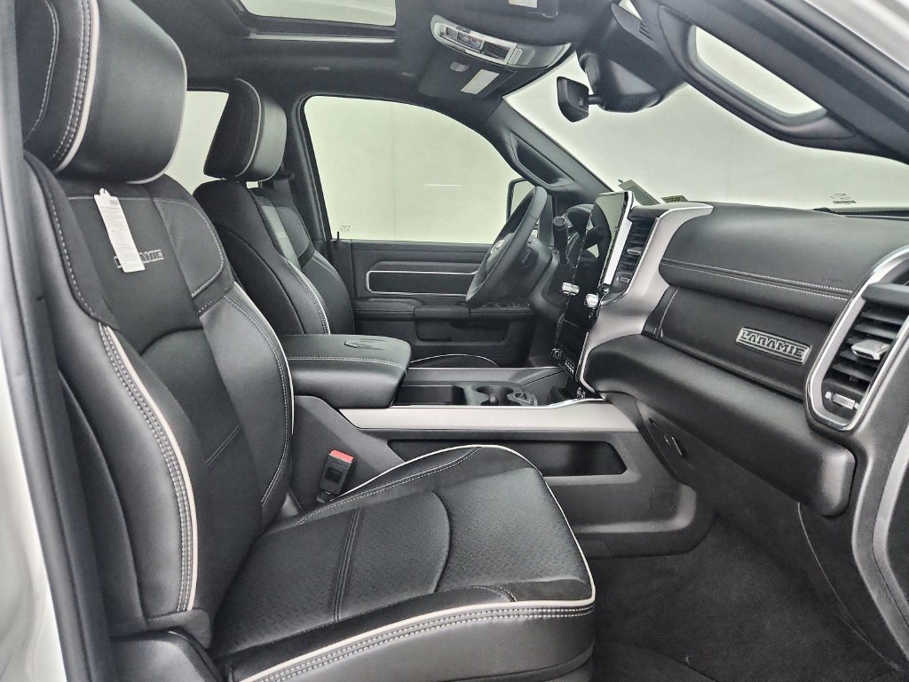 New 2026 RAM 2500 Laramie AWD/4WD image 24