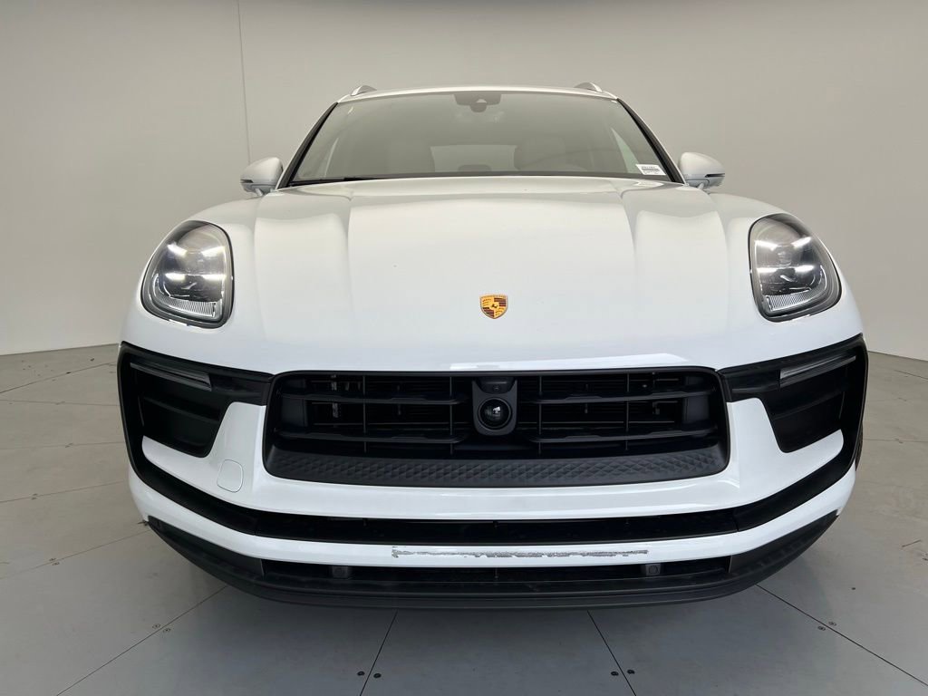 Used 2025 Porsche Macan image 25