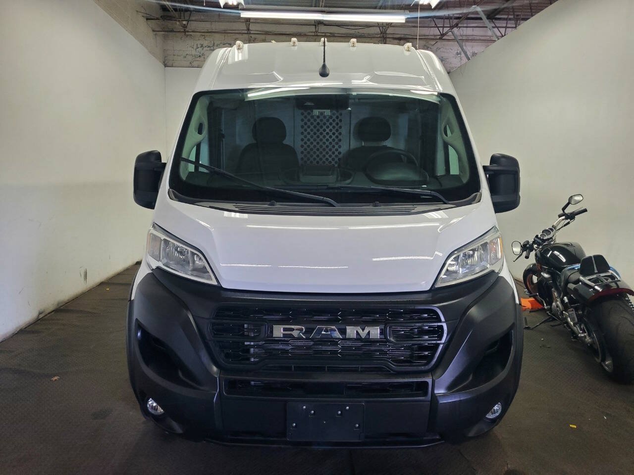 Used 2023 RAM ProMaster 2500 w/ Convenience Group FWD image 2