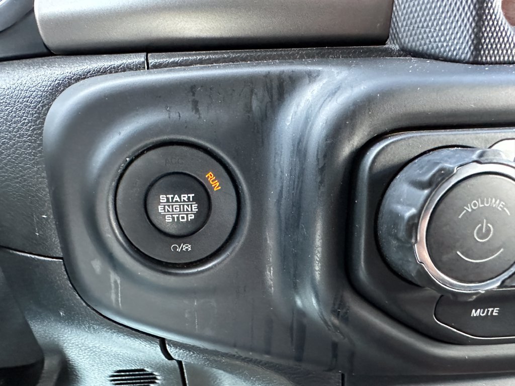 Used 2019 Jeep Wrangler Unlimited Rubicon w/ Dual Top Group AWD/4WD image 31