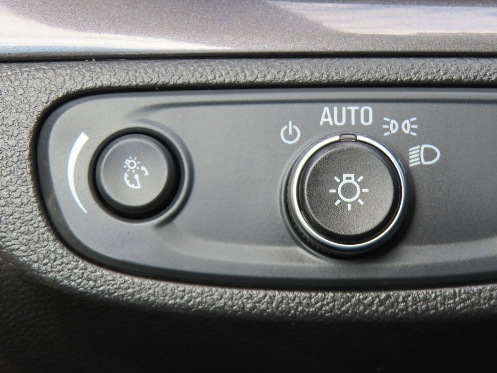 Used 2022 Buick Encore Preferred image 18