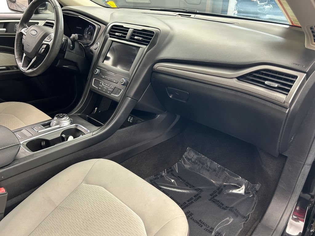 Used 2019 Ford Fusion SE w/ Equipment Group 151A FWD image 10