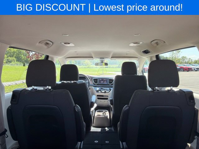 Used 2022 Chrysler Voyager LX FWD image 13