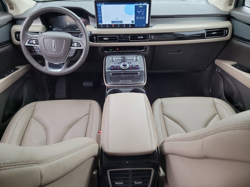 Used 2023 Lincoln Nautilus FWD w/ Premium Package image 12