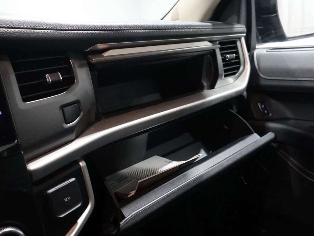 Used 2024 Ford Expedition XLT image 33