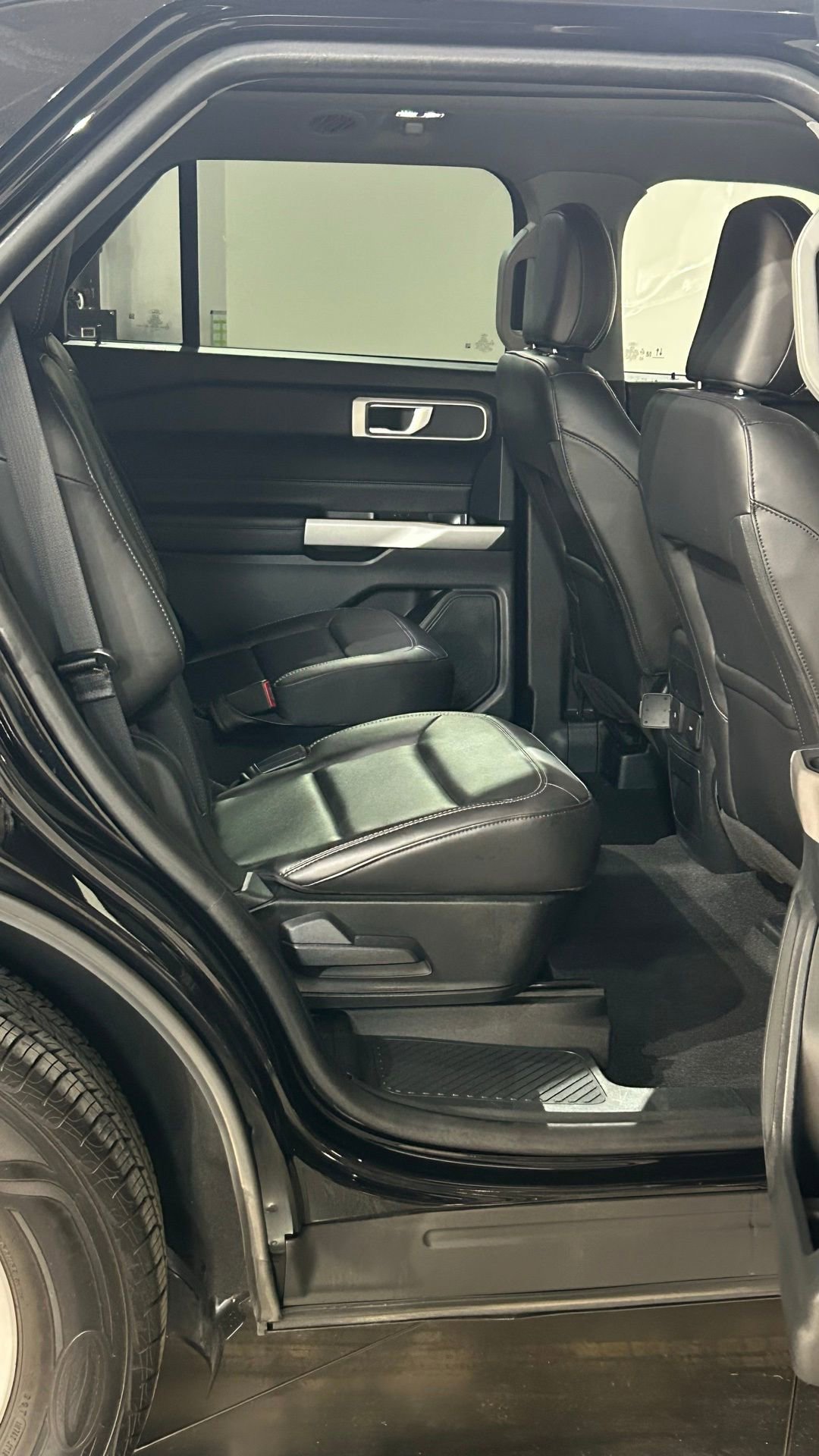 Used 2023 Ford Explorer XLT w/ Equipment Group 202A AWD/4WD image 61