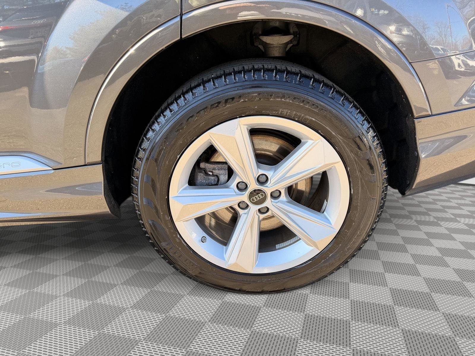 Used 2023 Audi Q7 Premium Plus w/ Premium Plus Package image 7