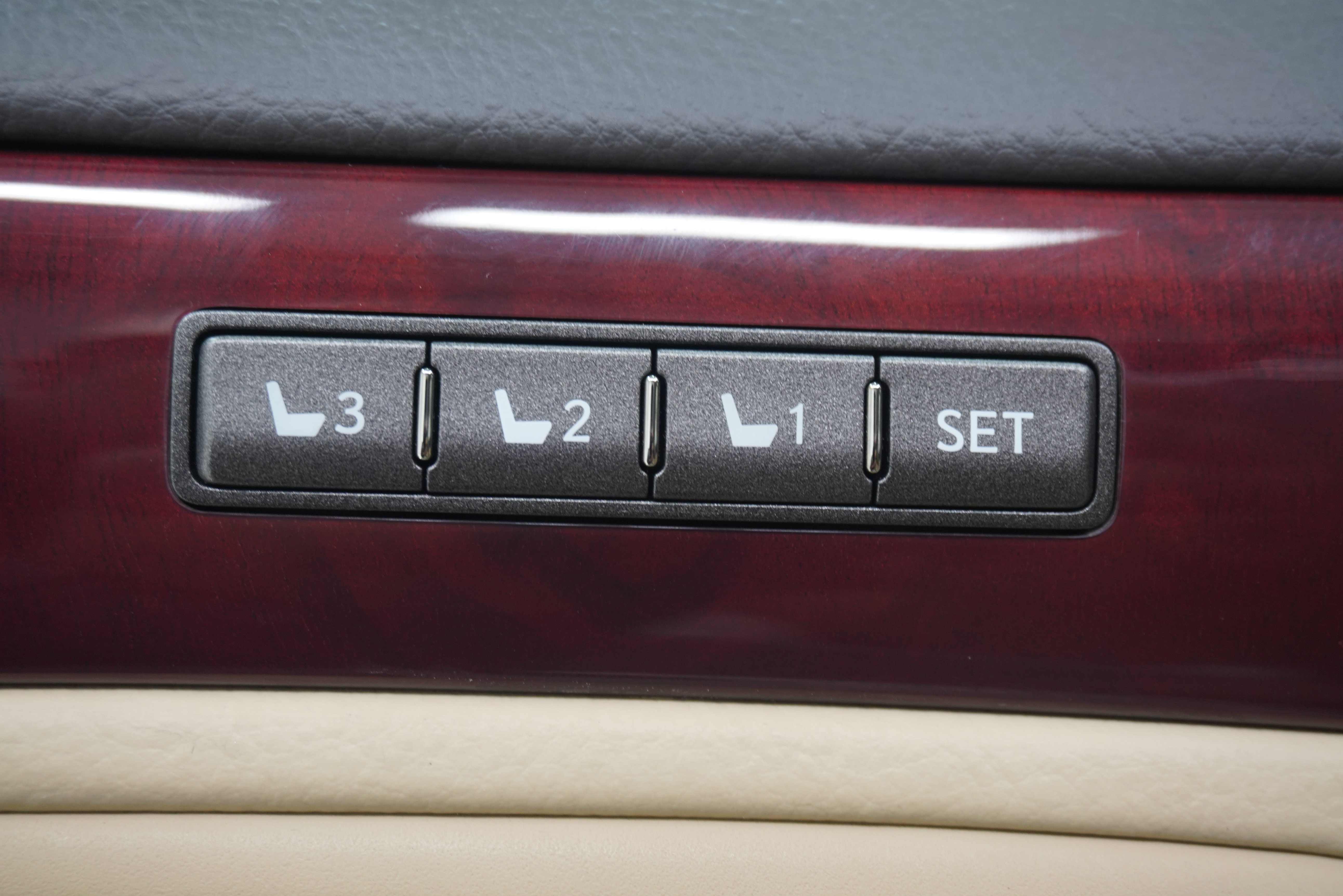 Used 2008 Lexus LS 460 w/ Comfort Pkg RWD image 13