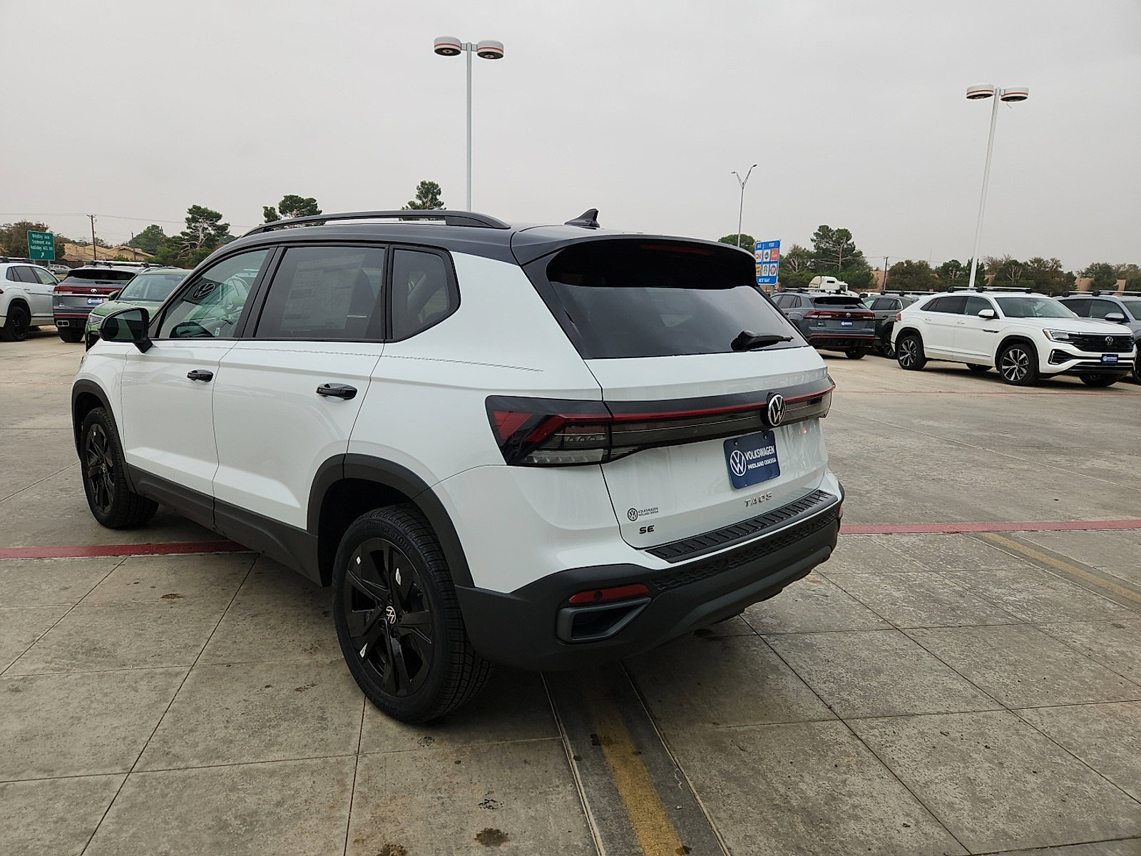 New 2026 Volkswagen Taos SE image 5
