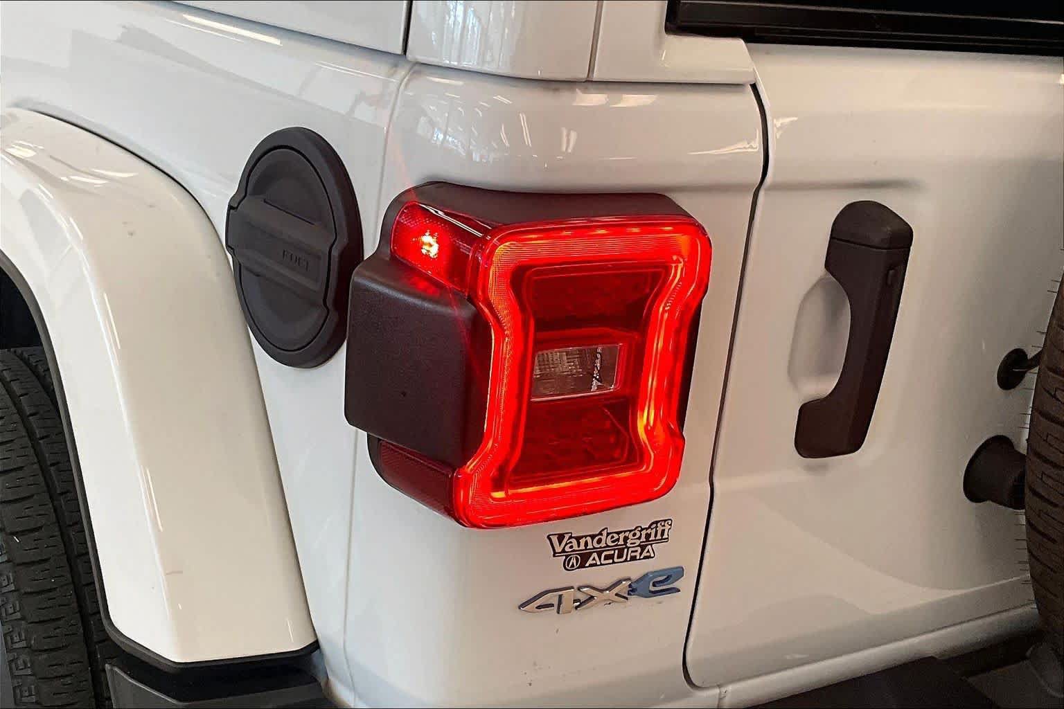Used 2023 Jeep Wrangler Unlimited Sahara AWD/4WD image 27