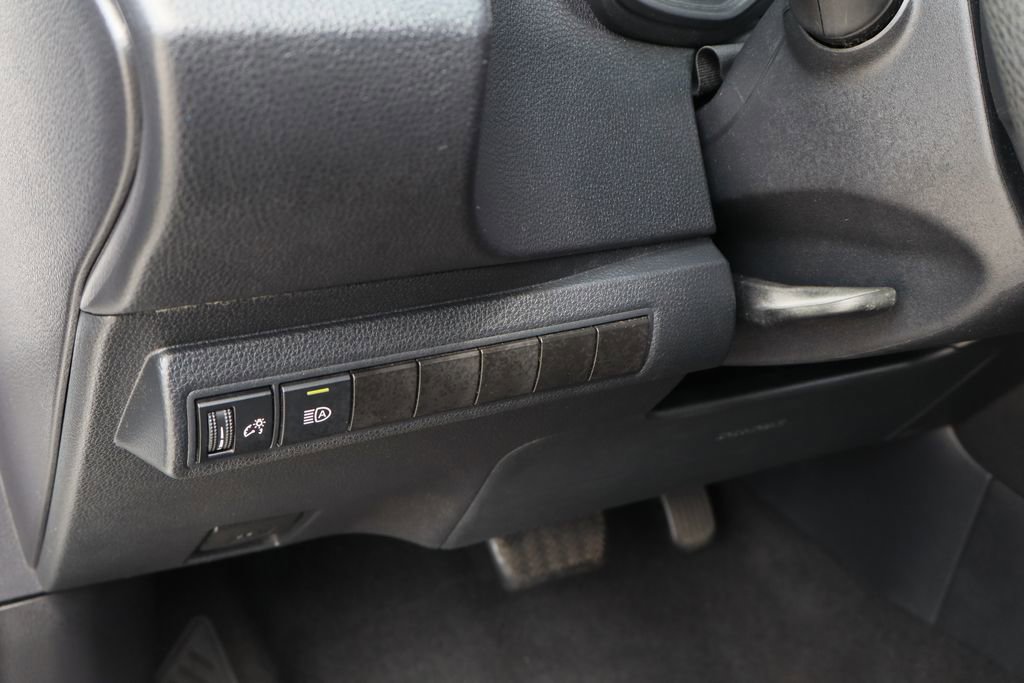 Used 2020 Toyota Corolla LE FWD image 12