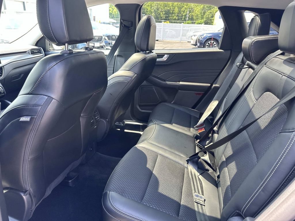 Used 2025 Ford Escape SE FWD image 29