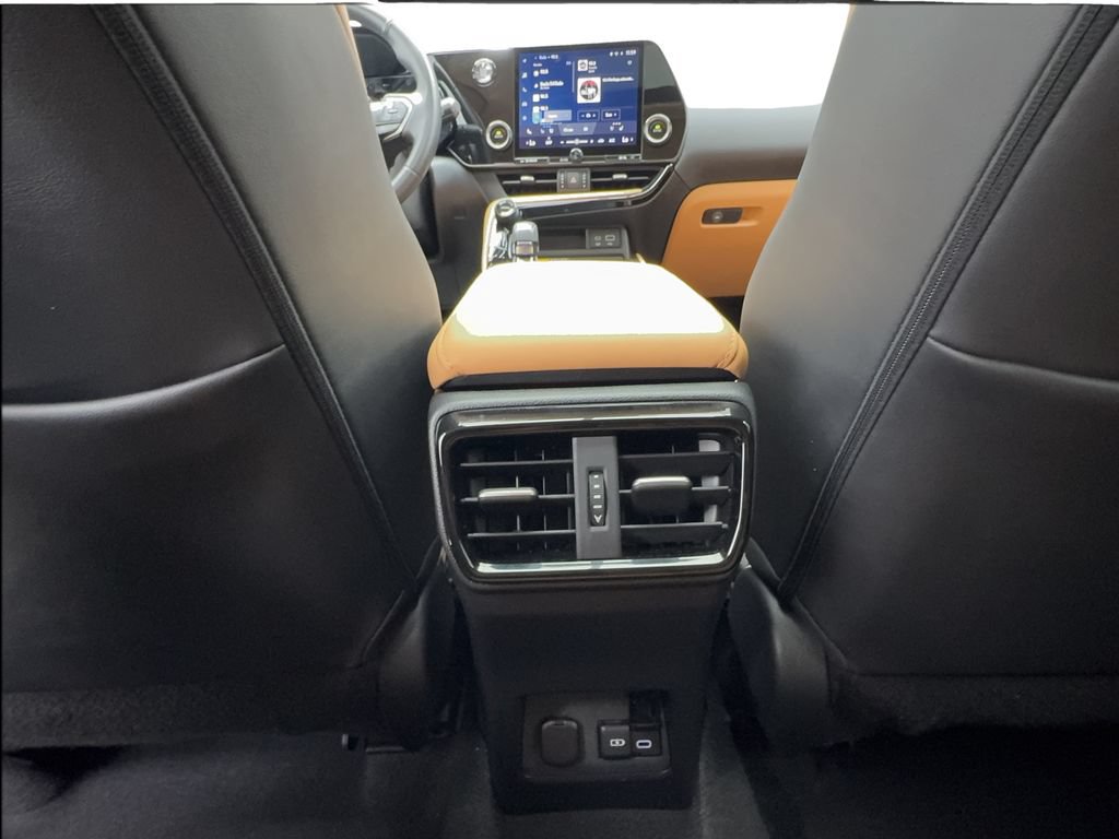 Used 2025 Lexus NX 250 FWD w/ Towing Package (2000 Lbs) image 41