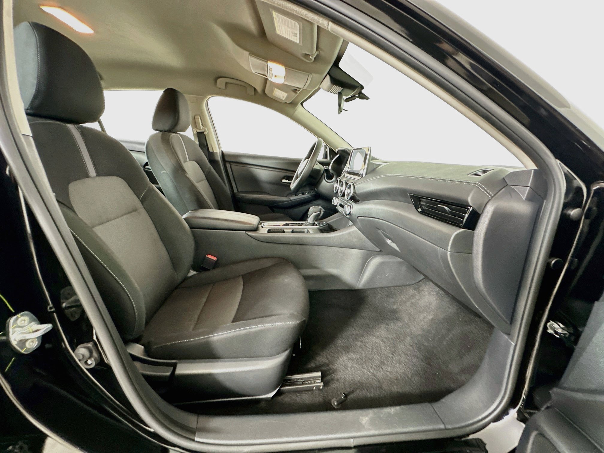 Used 2025 Nissan Sentra SV FWD image 29