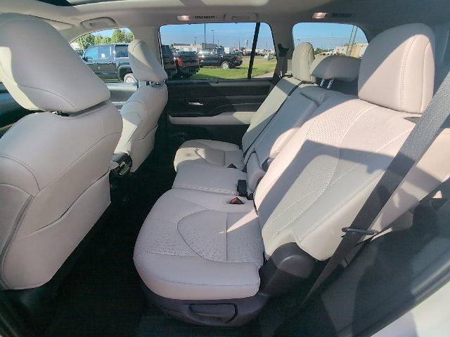 Used 2026 Toyota Grand Highlander AWD image 13