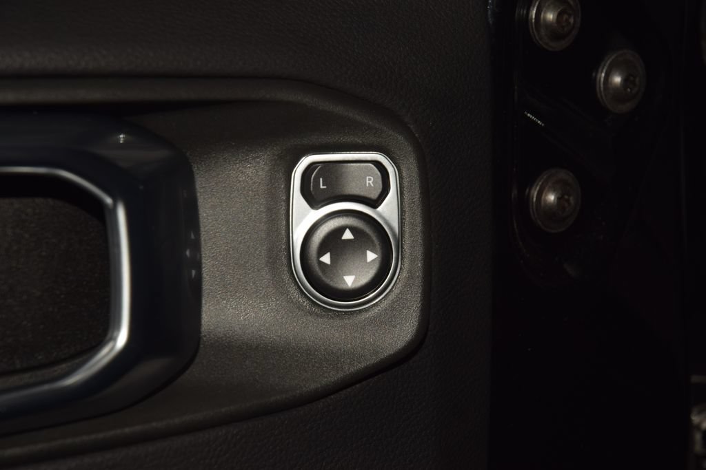 Used 2025 Jeep Wrangler Unlimited Sahara AWD/4WD image 47