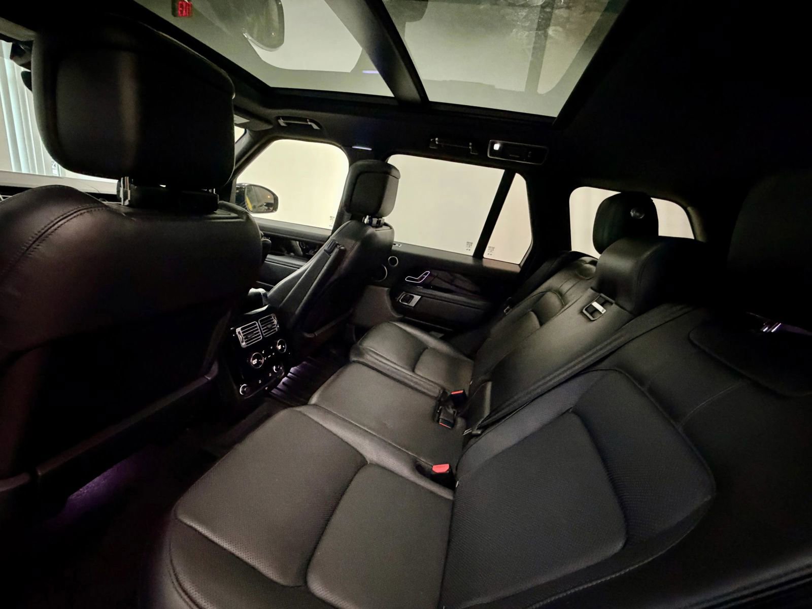 Used 2020 Land Rover Range Rover HSE image 16