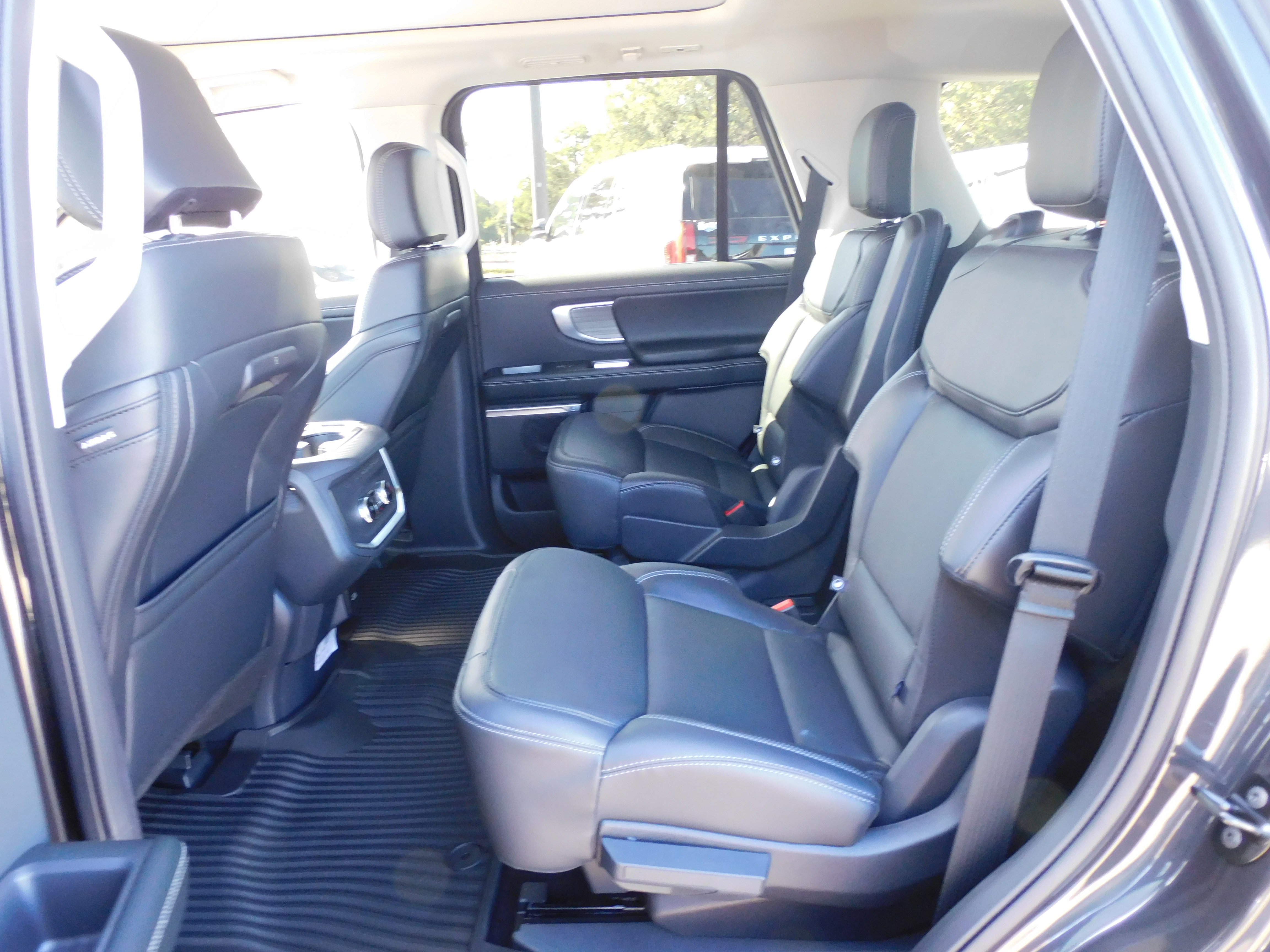 New 2025 Ford Expedition Platinum image 14