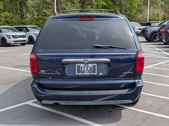 Used 2005 Chrysler Town & Country Touring image 4