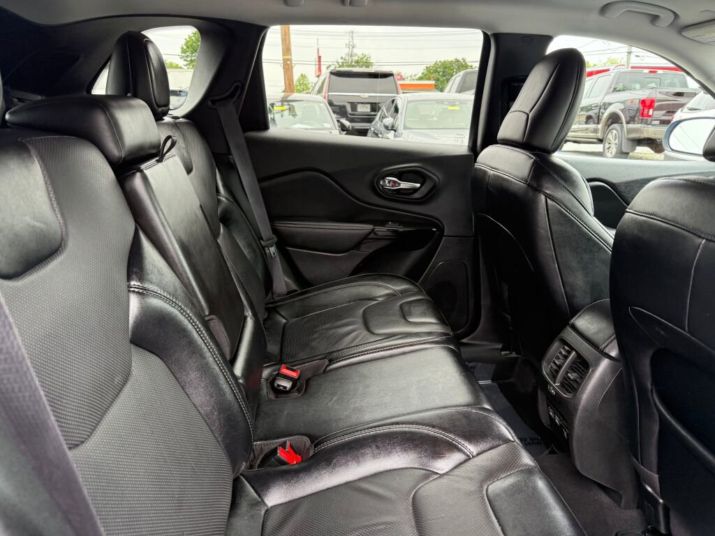 Used 2023 Jeep Cherokee Altitude Lux image 28