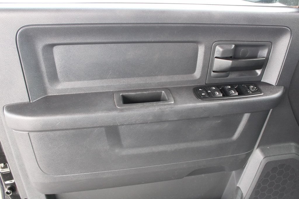 Used 2012 RAM 2500 ST w/ Chrome Accents Group AWD/4WD image 9
