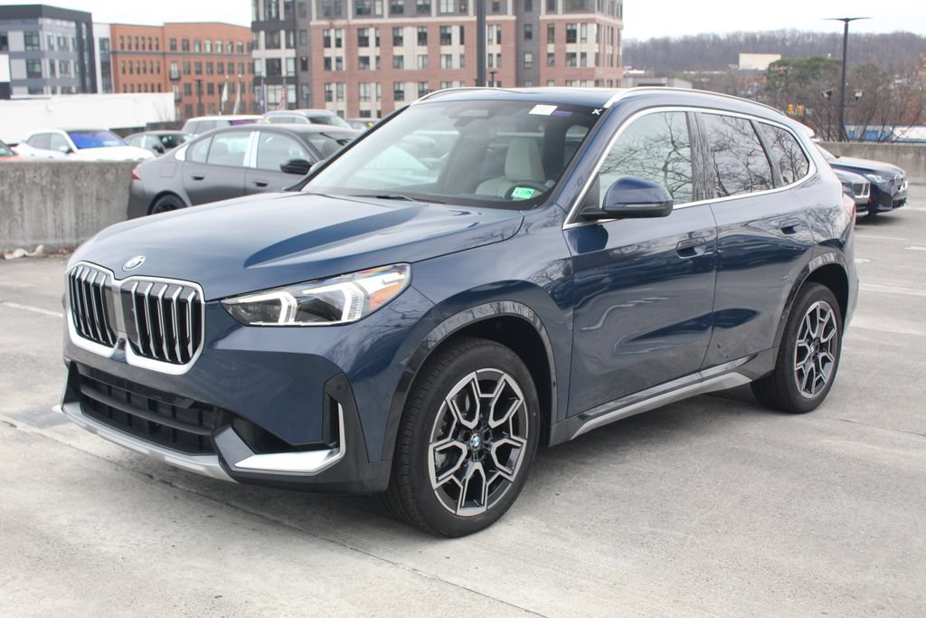 Used 2026 BMW X1 xDrive28i w/ Technology Package AWD/4WD image 3