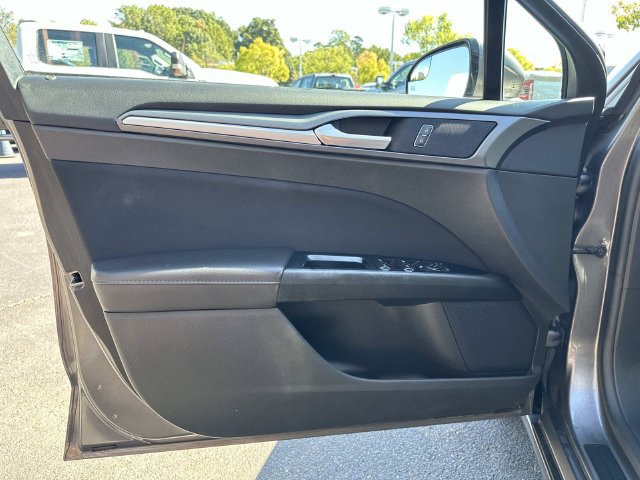 Used 2014 Ford Fusion SE FWD image 12