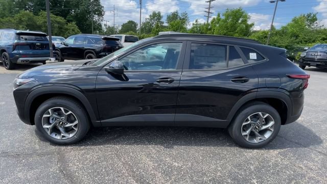 New 2026 Chevrolet Trax LT w/ Driver Confidence Package FWD image 7