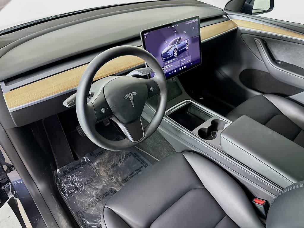 Used 2024 Tesla Model Y Long Range AWD/4WD image 2