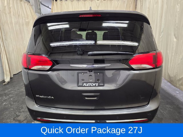 Used 2020 Chrysler Pacifica Touring-L Plus FWD image 8