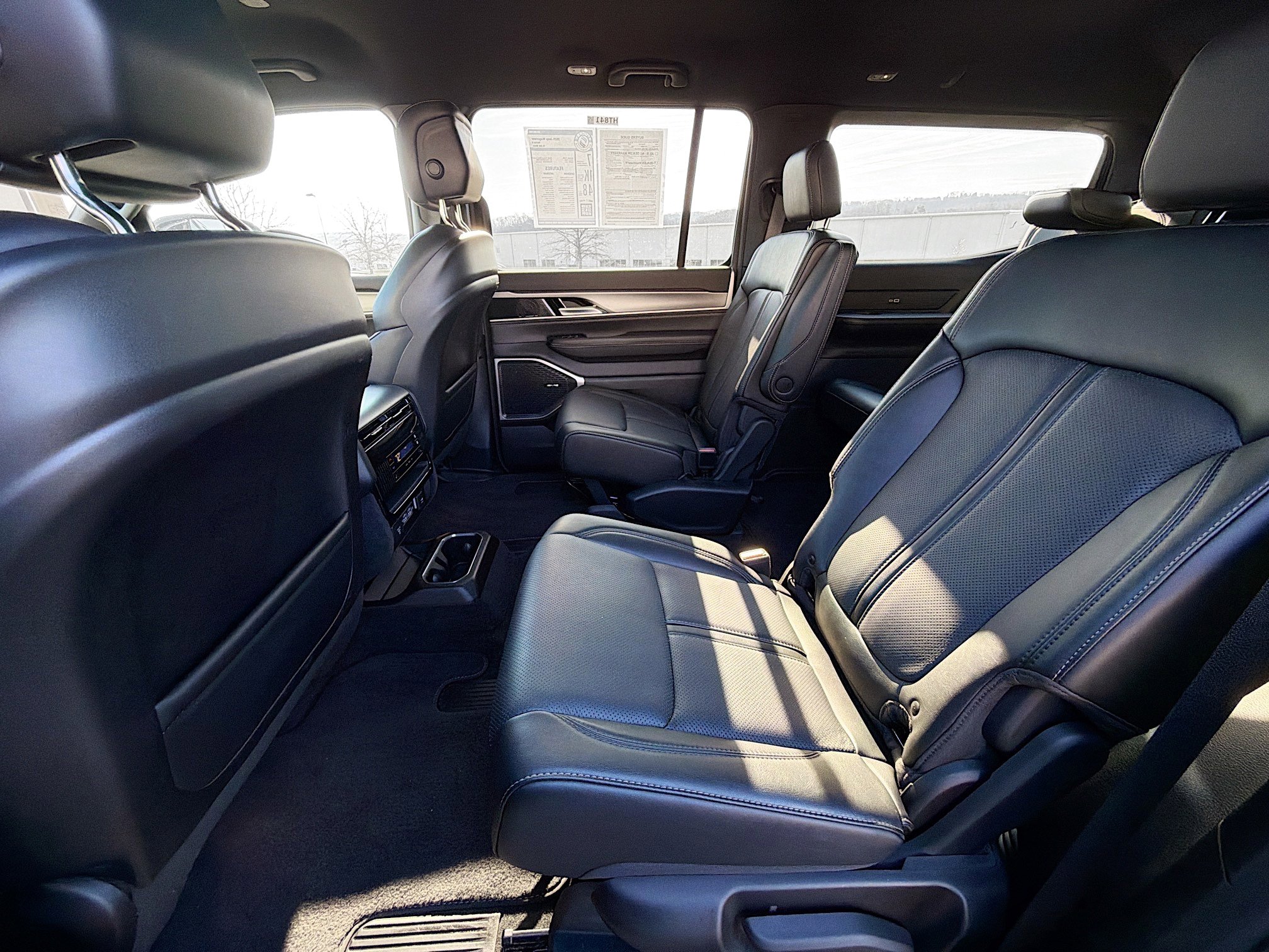 Used 2025 Jeep Wagoneer Series II image 24