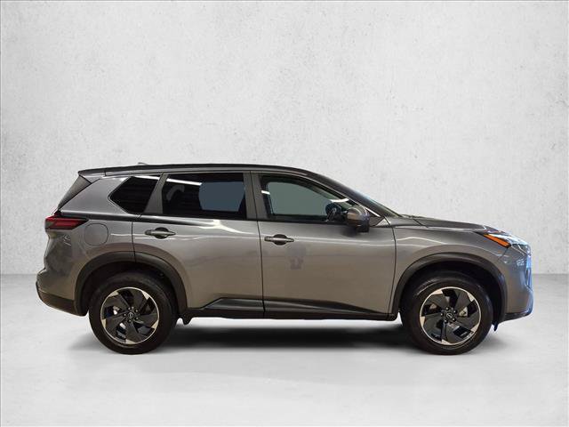 Used 2025 Nissan Rogue SV AWD/4WD image 4