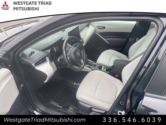 Used 2022 Toyota Corolla Cross LE w/ Moonroof Package AWD/4WD image 6