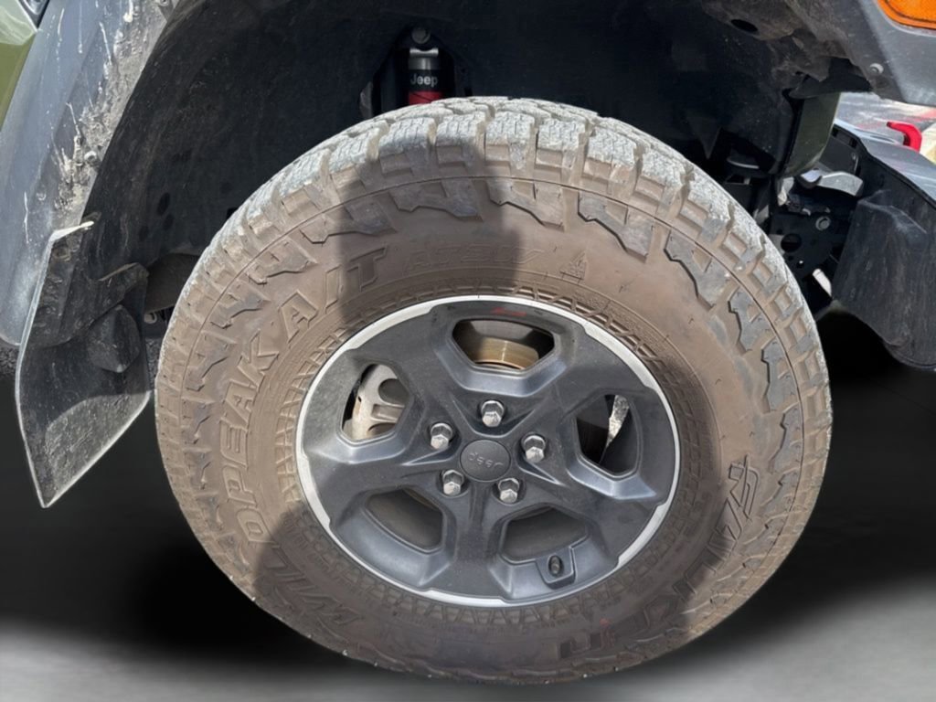 Used 2022 Jeep Gladiator Rubicon w/ Cold Weather Group AWD/4WD image 15