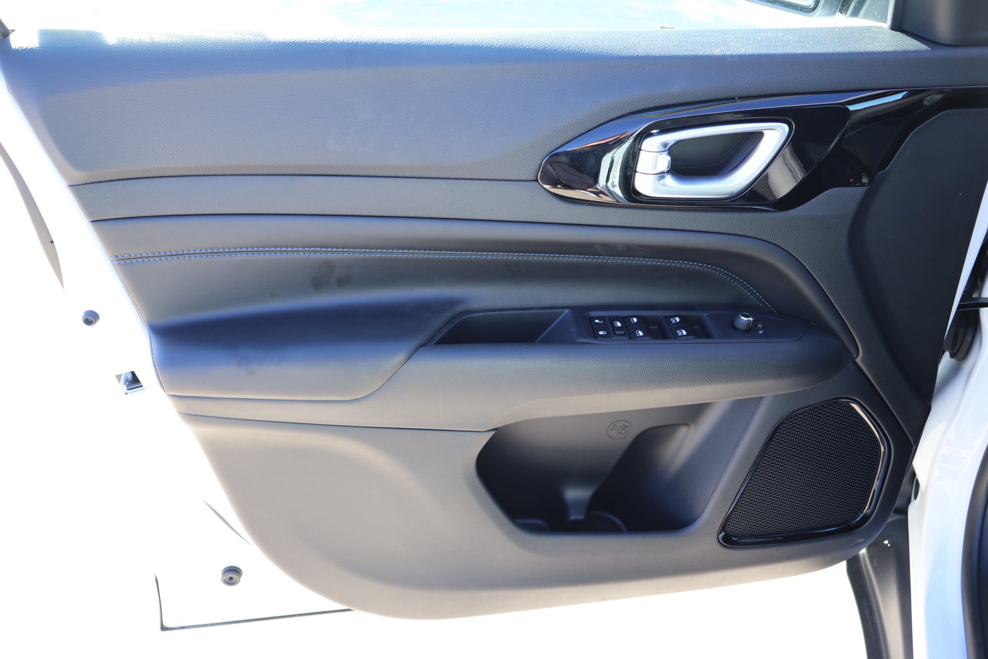 New 2026 Jeep Compass Latitude AWD/4WD image 15