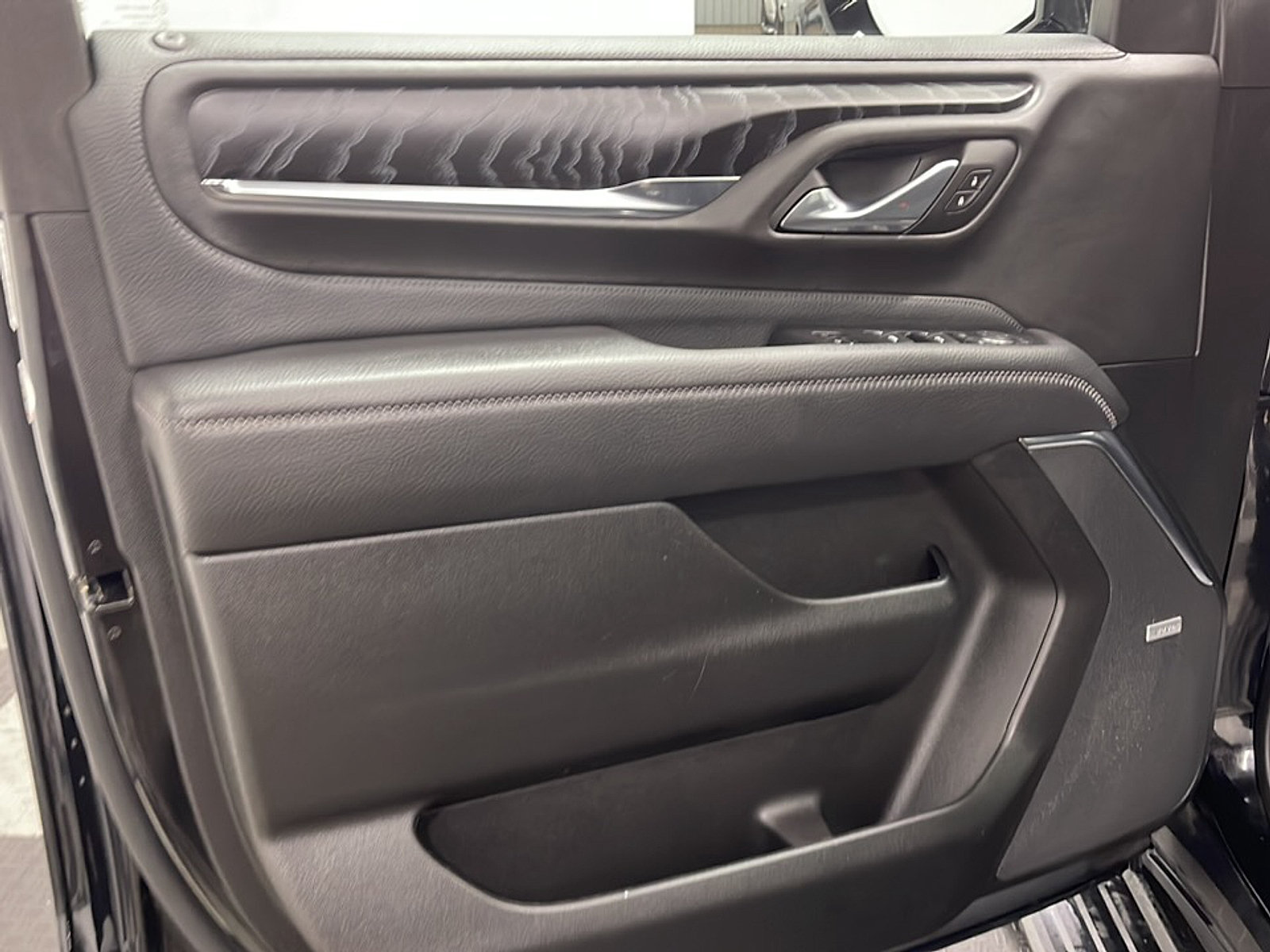 Used 2023 GMC Yukon XL Denali w/ Denali Reserve Package RWD image 13