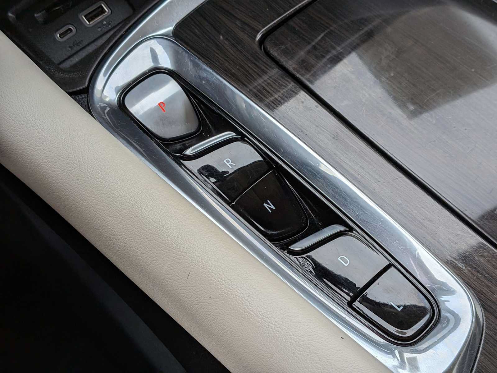 Used 2024 Buick Enclave Essence AWD/4WD image 29