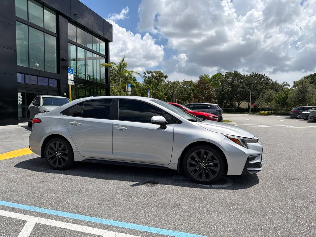 Used 2025 Toyota Corolla SE FWD image 5