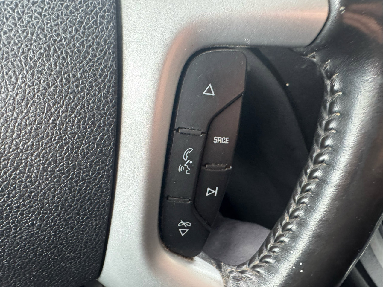 Used 2010 Chevrolet Traverse LT w/ Personal Connectivity Package image 19