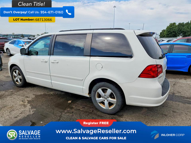 Used 2011 Volkswagen Routan SE FWD image 3