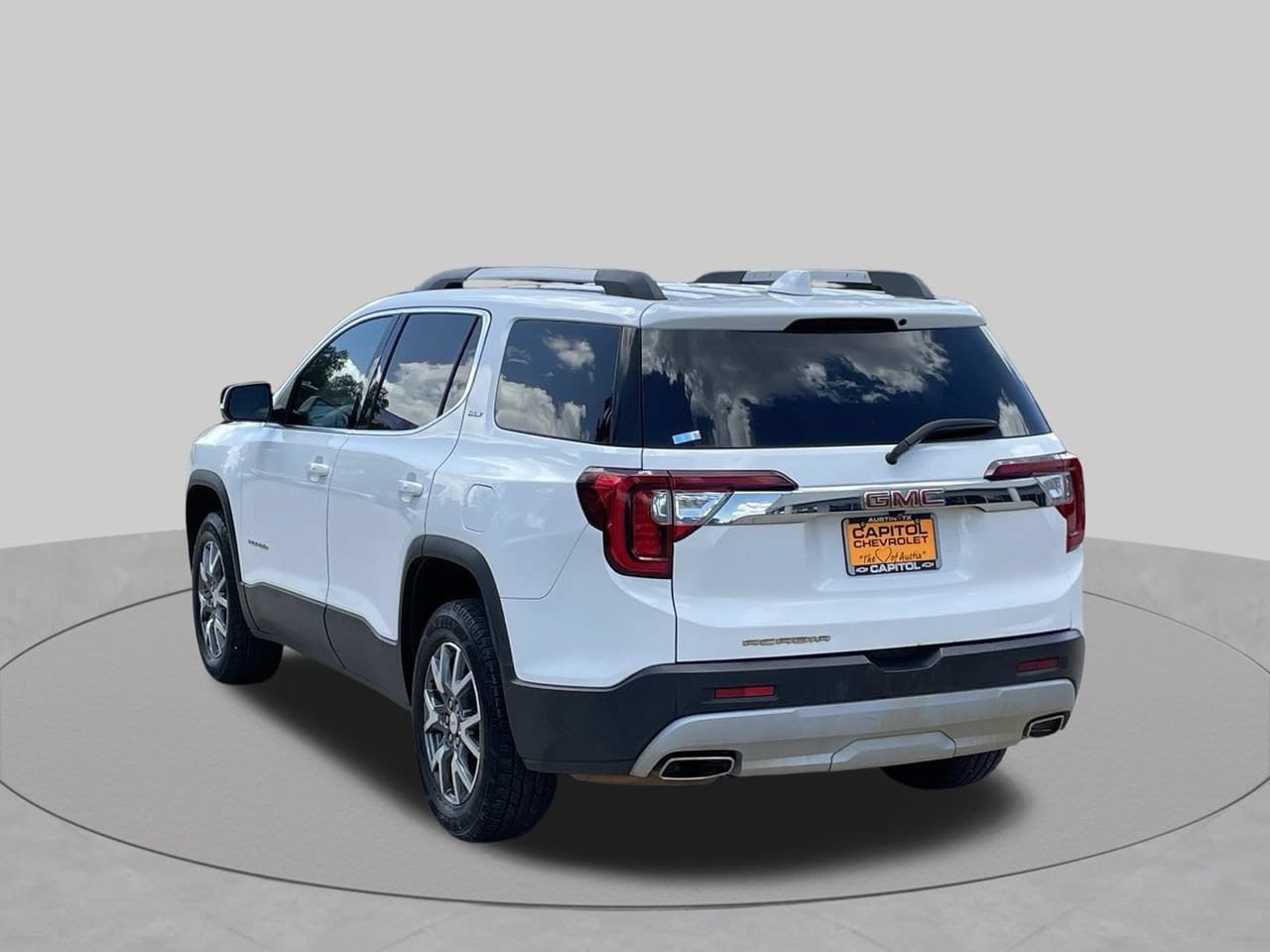 Used 2023 GMC Acadia SLT FWD image 4